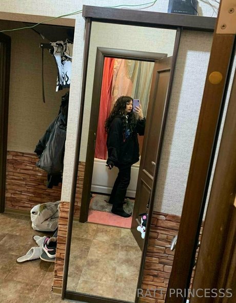 Ratt Princesss model pretty photos