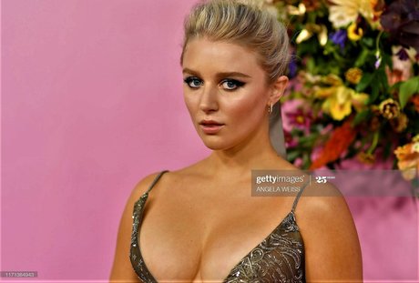 Julia Schlaepfer hot actress photo