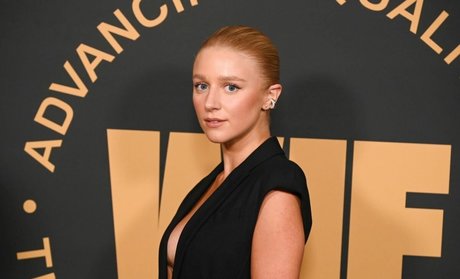 Julia Schlaepfer nude actress image