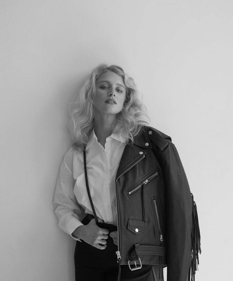 Julia Schlaepfer hot model pictures