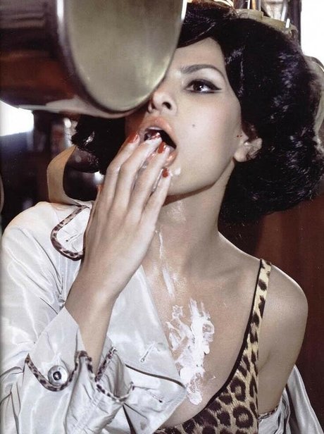 Eva Mendes naked model img