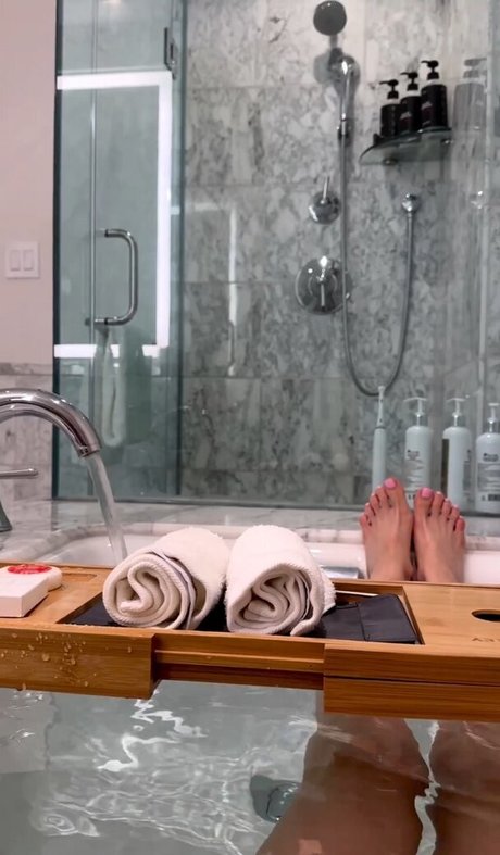 NoHaileeNo model nude pic