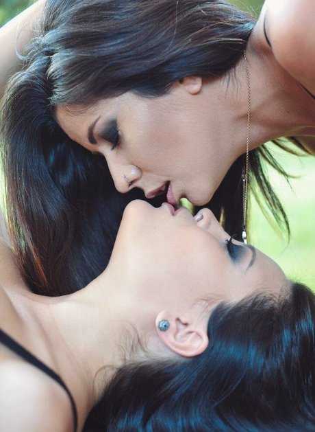 Paula Ribeiro sexy star pictures