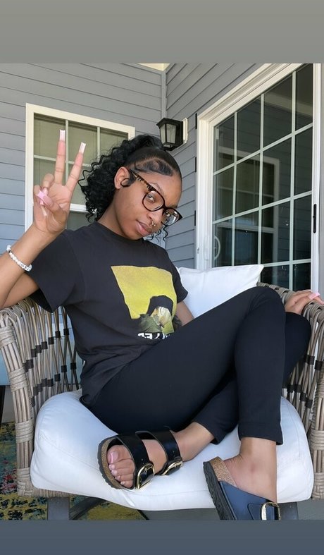 Ms Hazel Marie nudes star photo