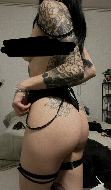 Metroapero model porn gallery