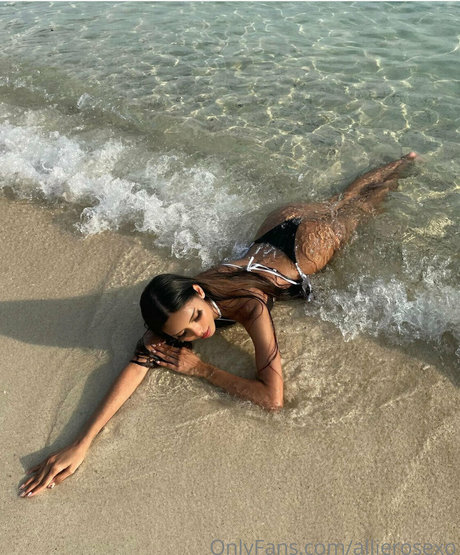 allierosexo model pretty picture