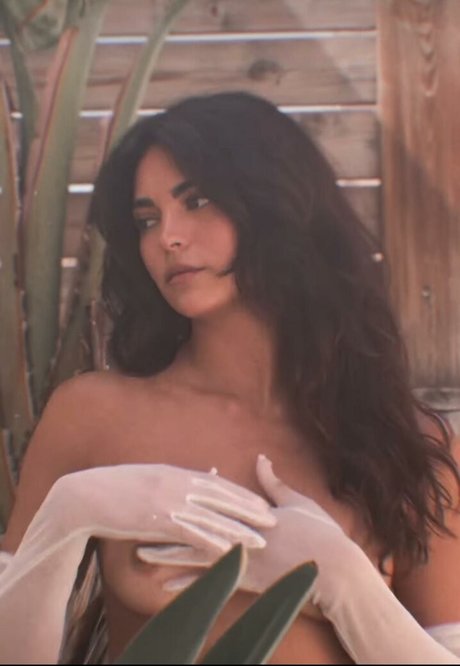 Kyra Santoro sex model pic