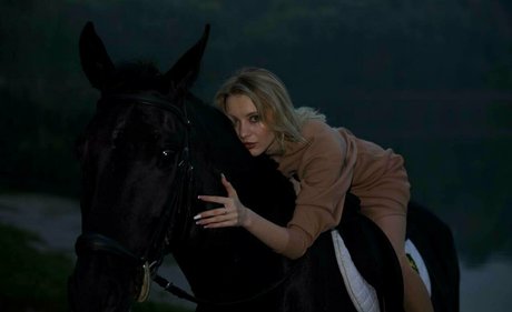 crystal vip nudes actress pics