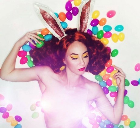 Juliette Electrique naked model pics