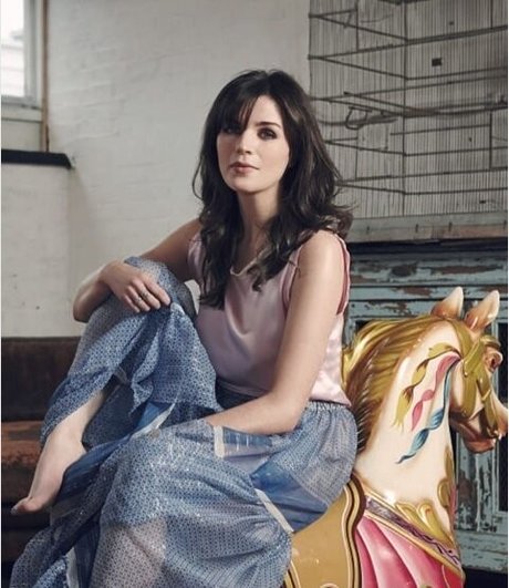 Aisling Bea star pretty pics