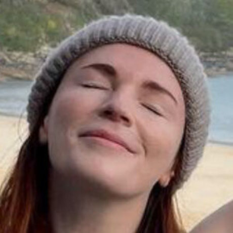 Aisling Bea model naked picture