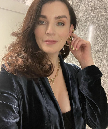 Aisling Bea hot star pictures