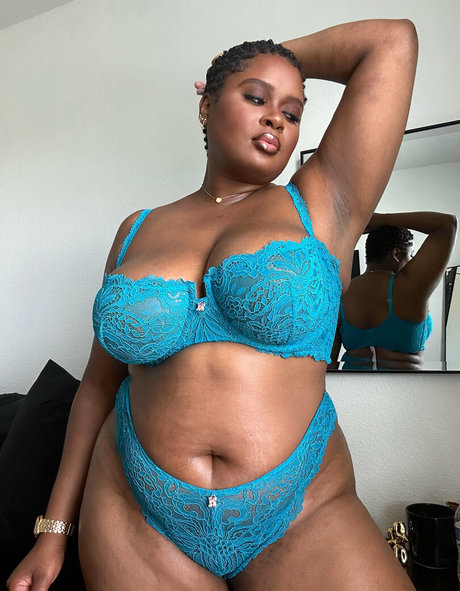 lingerieloungefree pornographic actress img