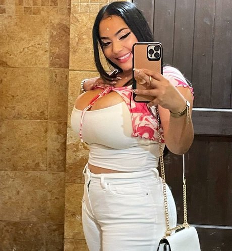 Jaki Oppai model photo