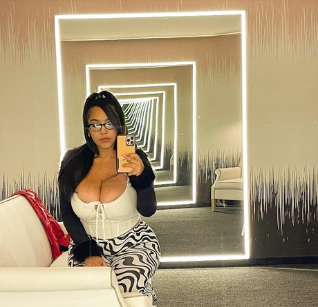 Jaki Oppai pornstar exclusive photo