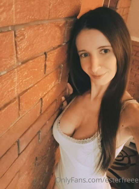 esterfreee model sex photos