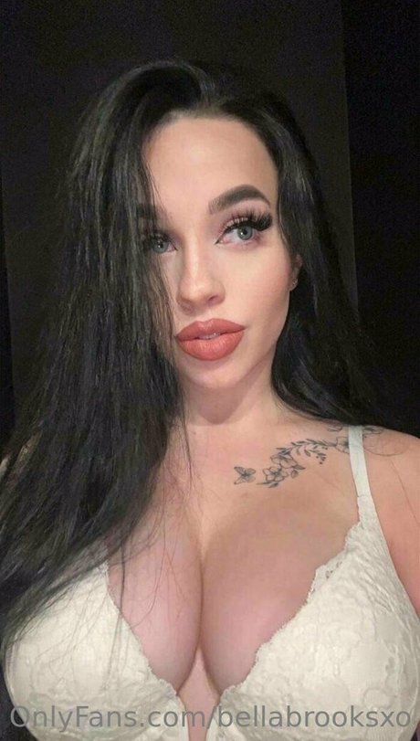 bellabrooksxo adult model img