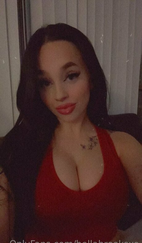 bellabrooksxo nude model photos