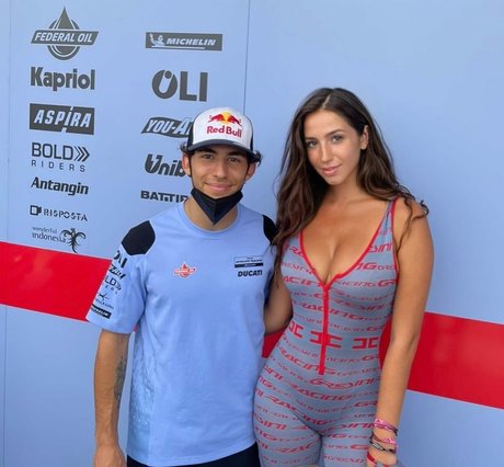 Iulia Girbu model porn photo