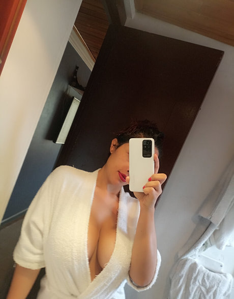 Officefacil pornstar top image