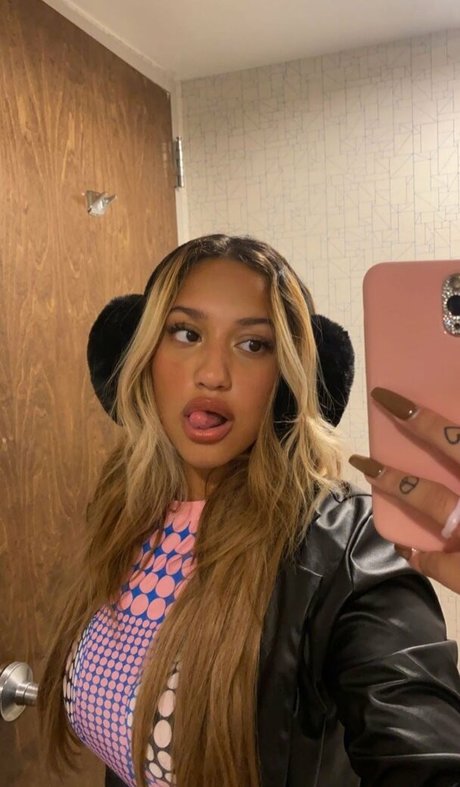 pregnant asian onlyfans erotic image