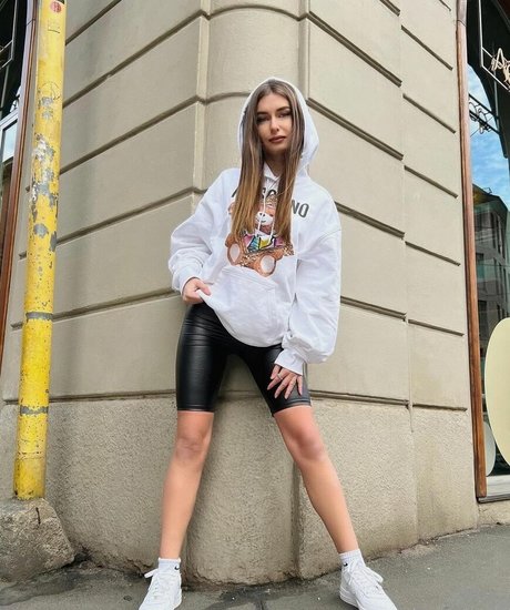 Elisa Esposito star sexy pic