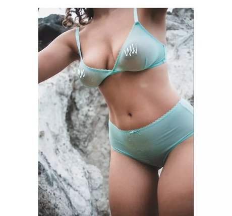 Noa The Model pornstar nude photos