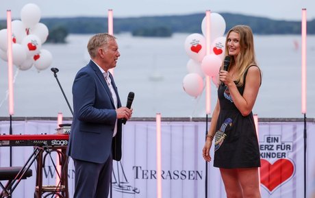 Toni Garrn model sexy images