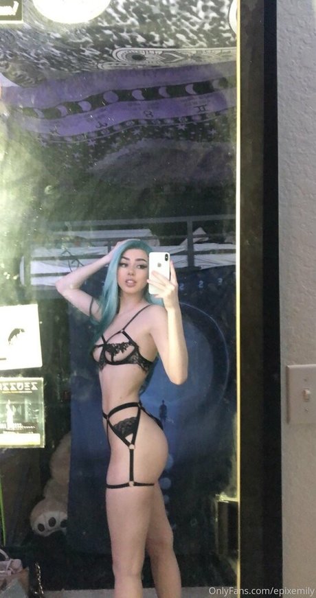 epixemily nude star pic