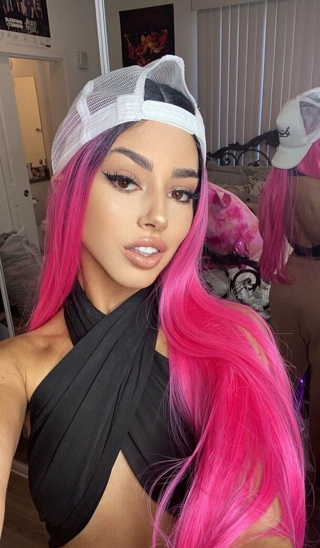 epixemily model adult image