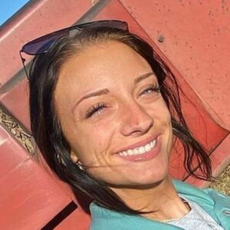 thefarmergrayce naked pornstar photo