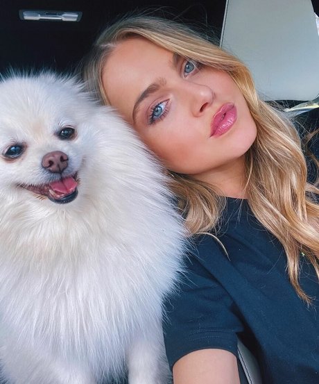 Anne Winters top model pic