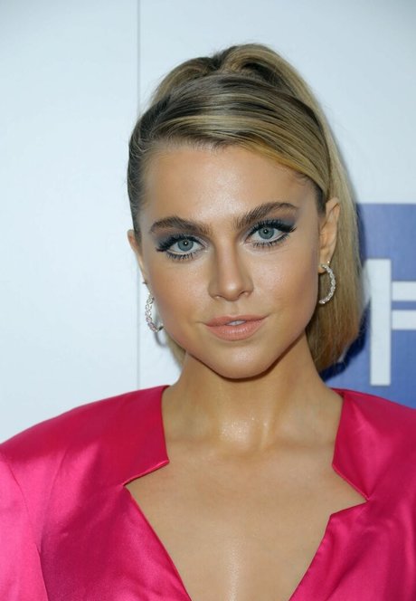 Anne Winters beautiful star img