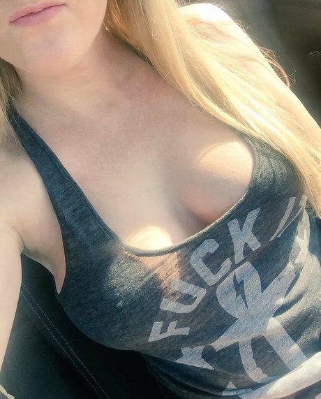 Have Blondie81 beautiful model photo