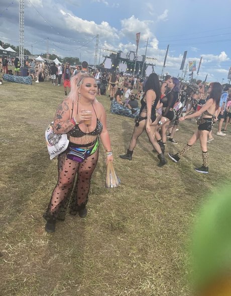 alleyswonderland model sexy pictures