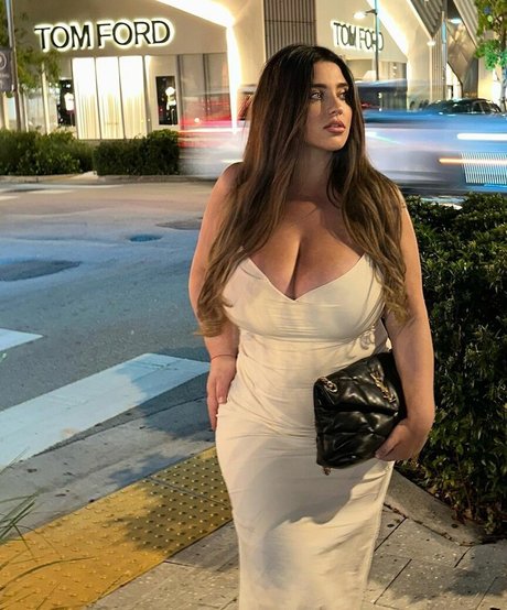 shemale outdoor onlyfans nude images