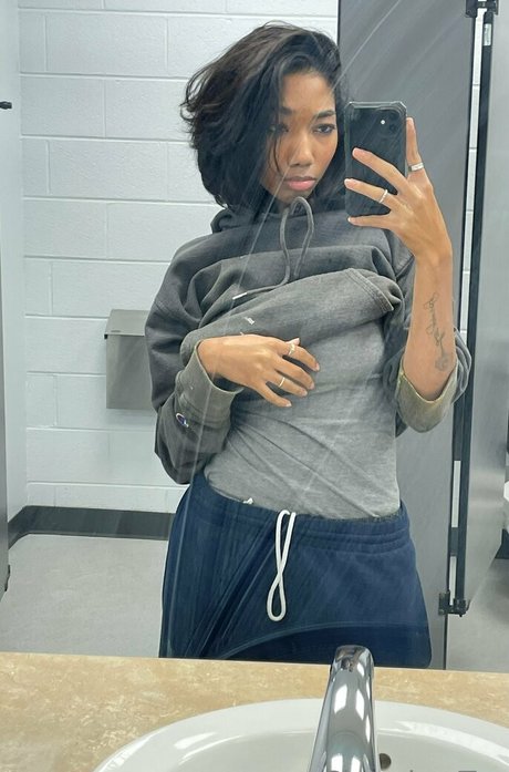 Chronixx tay art actress picture