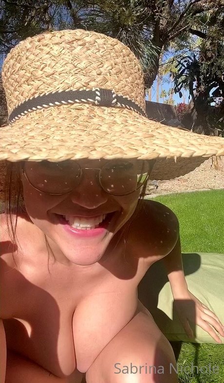 SabrinaNichole model erotic img