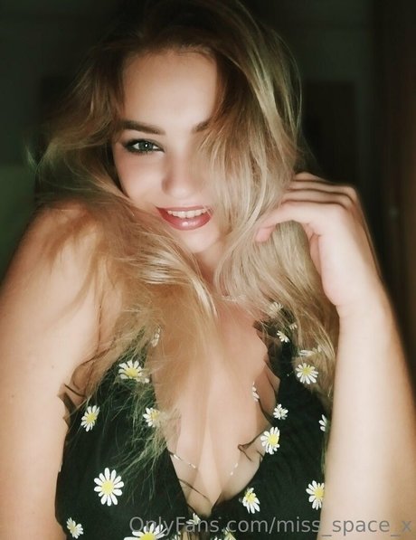 miss space x art actress picture