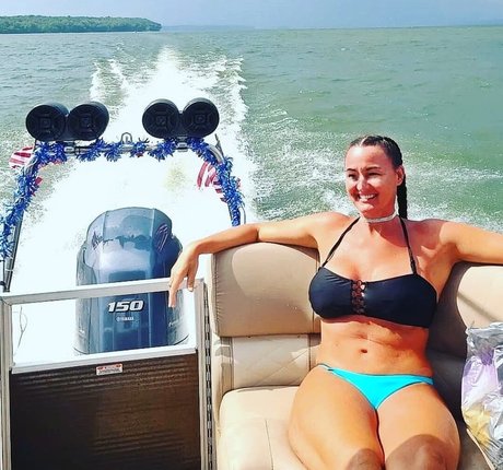 Baddie2thebone sexy model images