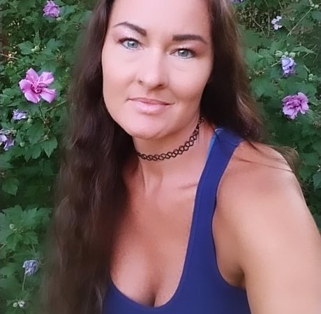 Baddie2thebone sex star photo