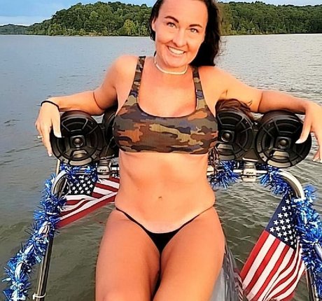 Baddie2thebone nice actress photos