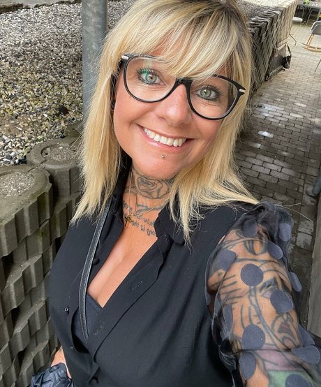 Winnie Nielsen model photos