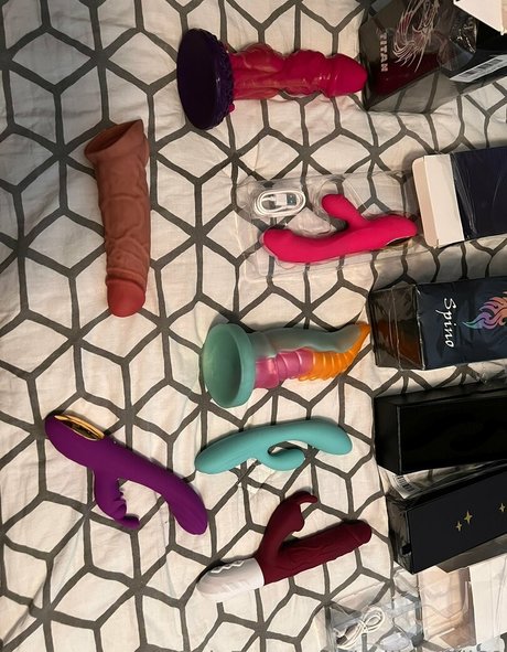 ladibrandi69 naked model pics