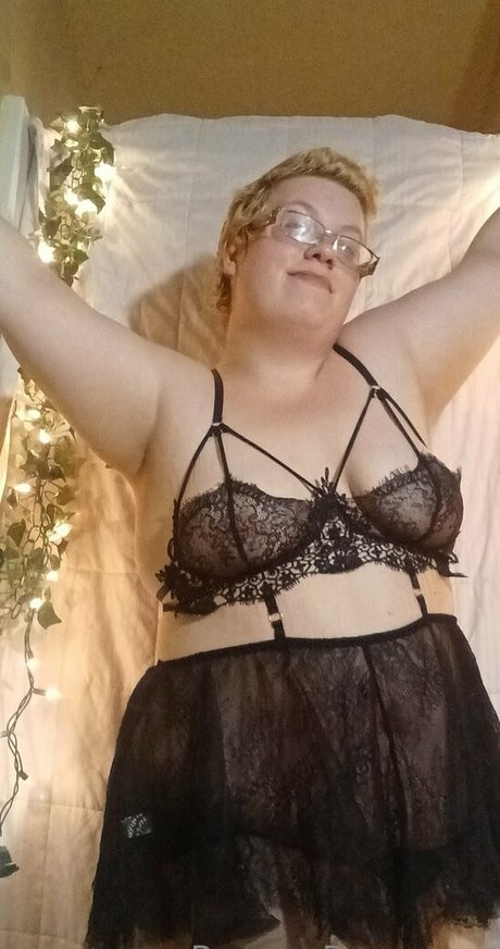 creamxxxqueen hot model image