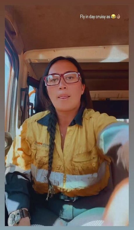 lyn ahayz model top photo