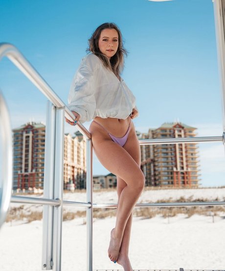 Sarah Senecal star pornographic pictures