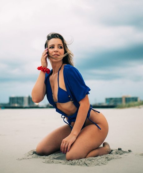 Sarah Senecal adult model gallery