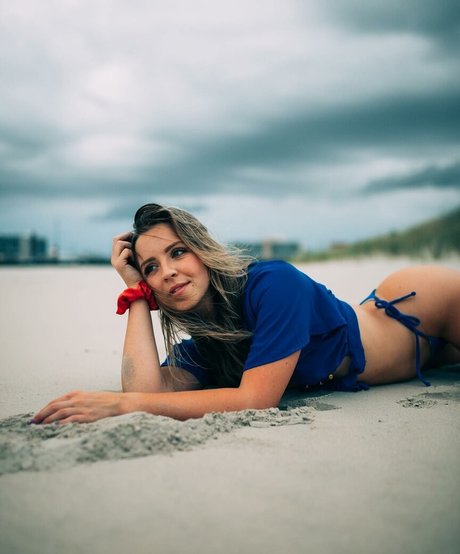 Sarah Senecal beautiful actress img