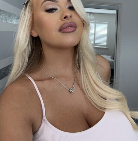 Shauni Scanlan sexy pornstar img